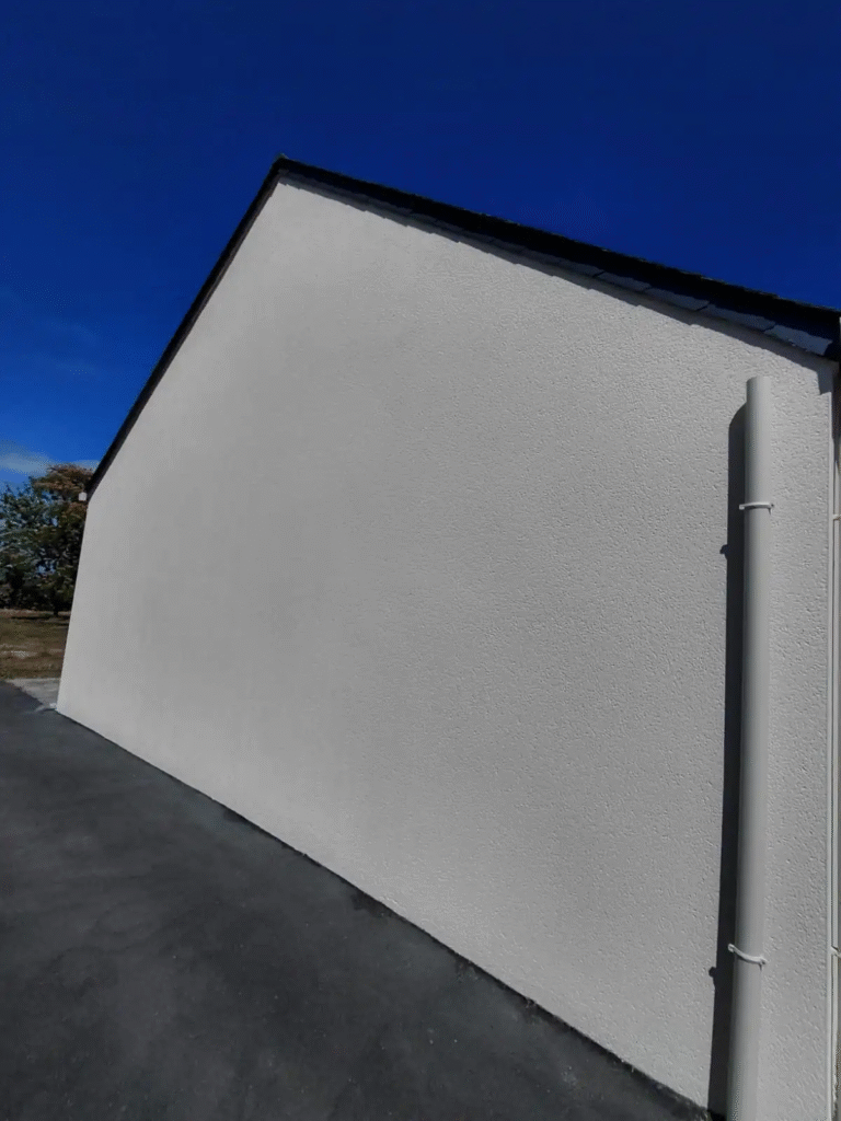 Offre traitement anti-mousse toiture et façade Plessé